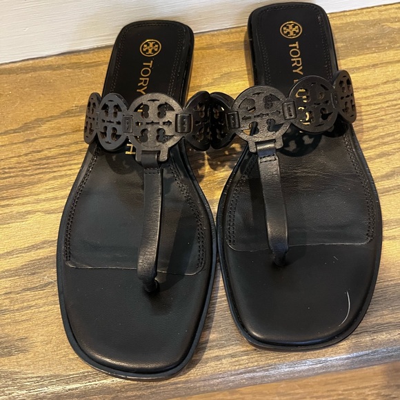 ***SOLD*** Tory Burch Tiny Miller Sandal. Black size 8 - Picture 2 of 8